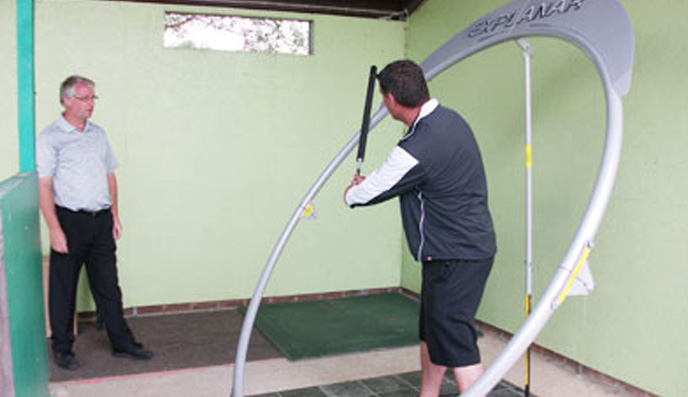 Roger Gray teaching with the Explanar golf training aid at Thorndon Park Driving Range